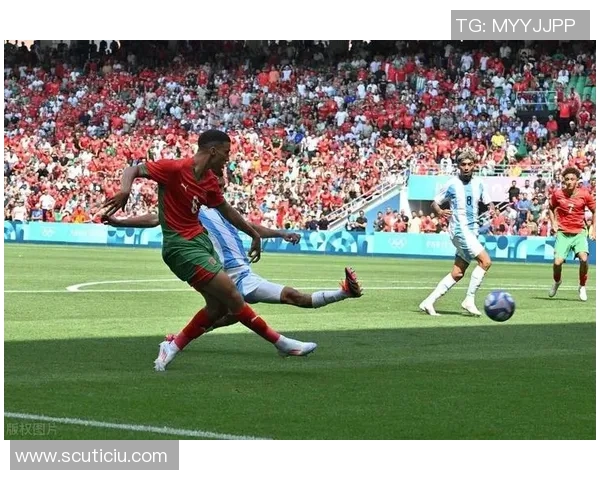 十大高估足球明星：球场光环下的真实与虚幻