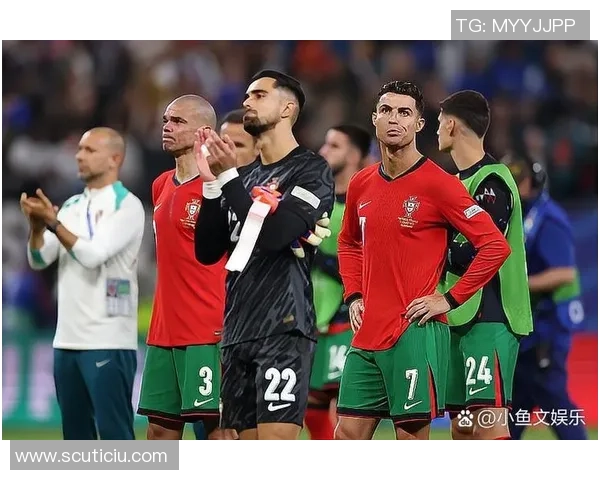 聚焦足球超级球星传奇人生探索其背后的荣耀与挑战