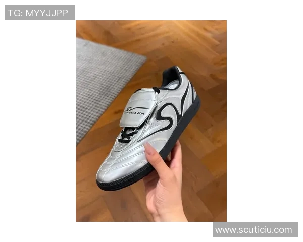 足球明星赠送球鞋遭抢走事件引发关注球迷与社会反响热烈